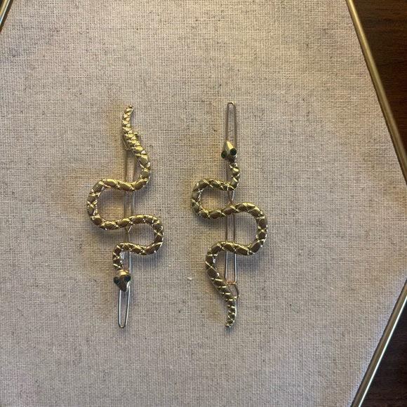 🐍 Gold Tone Snake Barrettes (2) - Picture 3 of 4